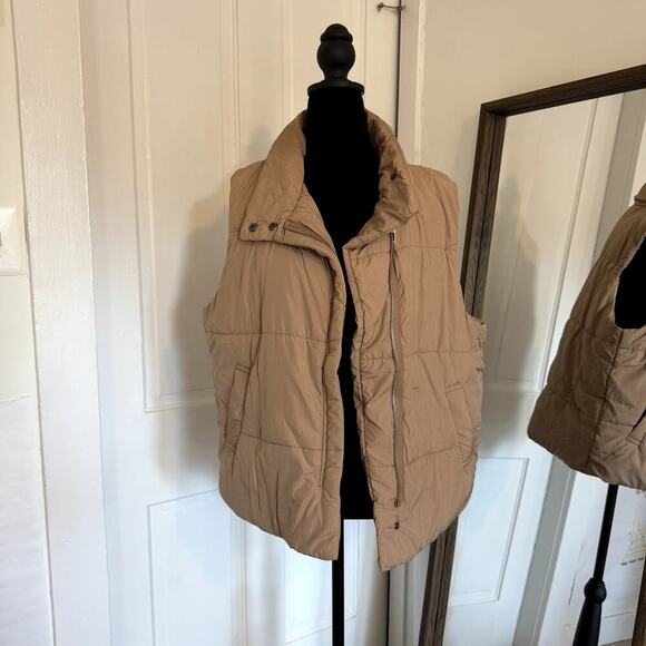 Beige Tan Puffer Vest Women's Size Large - Worn Once - Picture 2 of 5